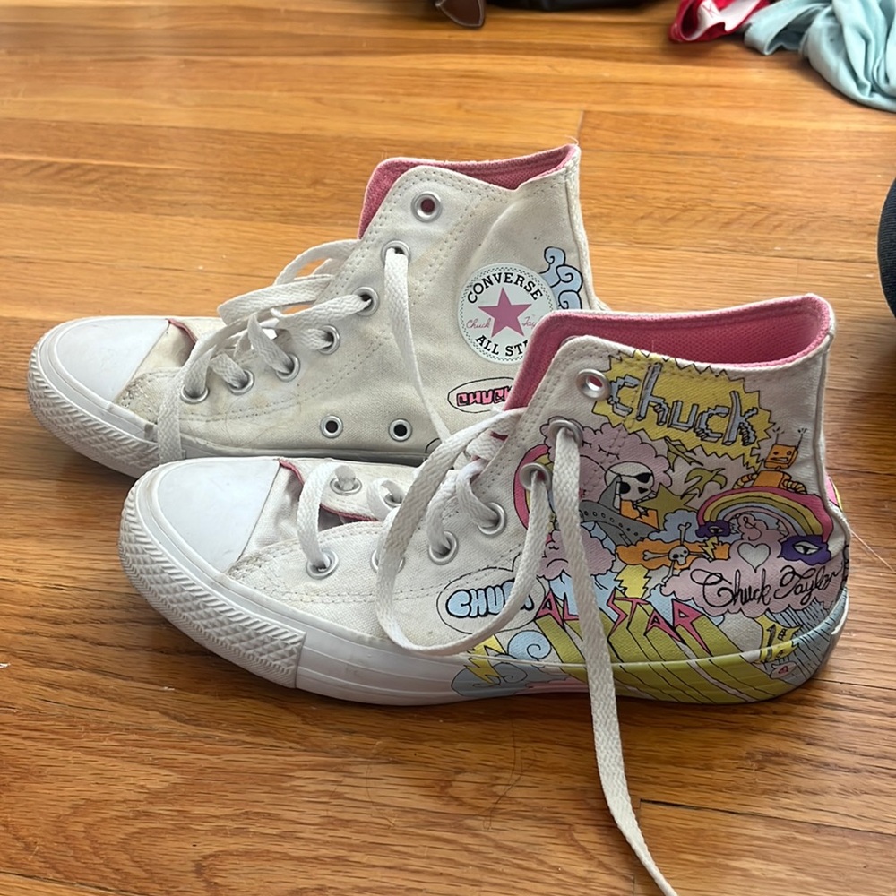 Converse sneaker size 6 In good condition